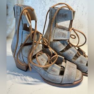Freebird Hazel, sz11, color Ice.